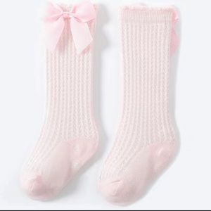 Keep Your Baby's Feet Cozy and Cute with Breathable Bow Socks!